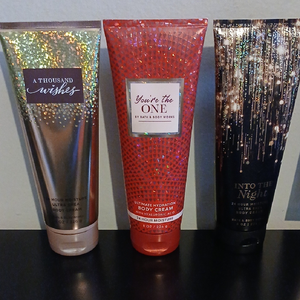 Bath & Body Works Gold and Red Moisturizer & Body Oil